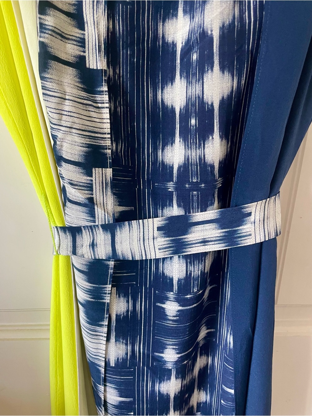 BCBGMaxAzria Navy, White & Neon Yellow SILK Sleeveless Midi Dress - Picture 4 of 8